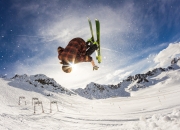 开云体育中国-地缘棋局与绿茵博弈，伊朗的霍尔木兹之锁与京多安的中场之钥