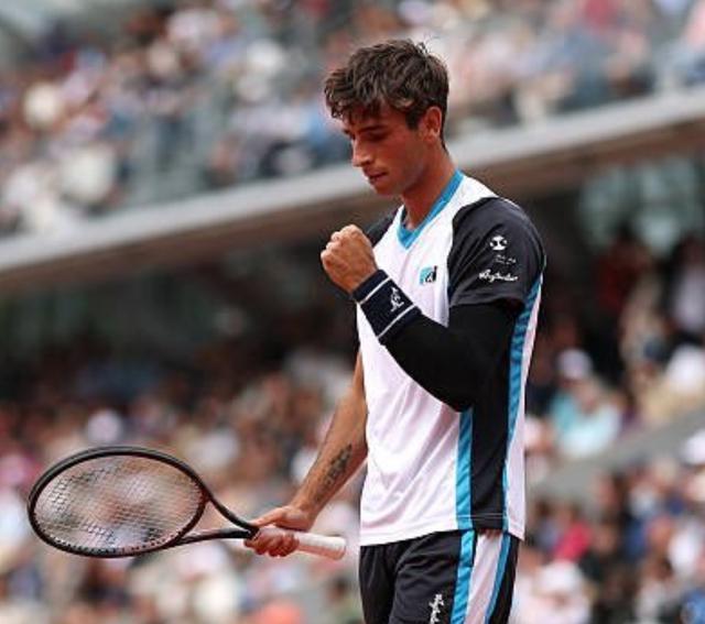 澳大利亚网球队逆转世界网球队,西西帕斯统治全场 澳大利亚网球队逆转世界网球队,西西帕斯统治全场