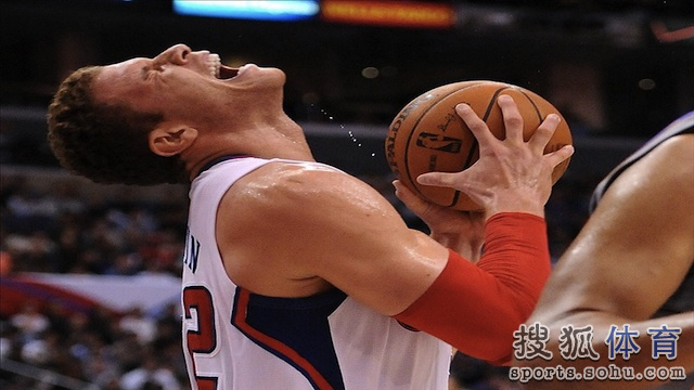 奇才完胜美国男篮,萨姆·米切尔制霸全场 奇才完胜美国男篮,萨姆·米切尔制霸全场