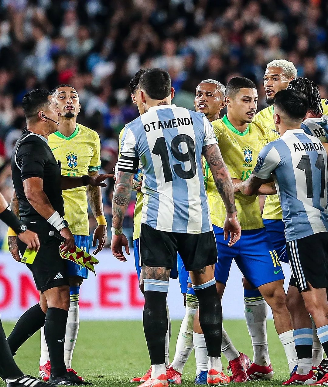 关于阿根廷国家队挫败巴西,马拉多纳比赛中进球的信息 关于阿根廷国家队挫败巴西,马拉多纳比赛中进球的信息