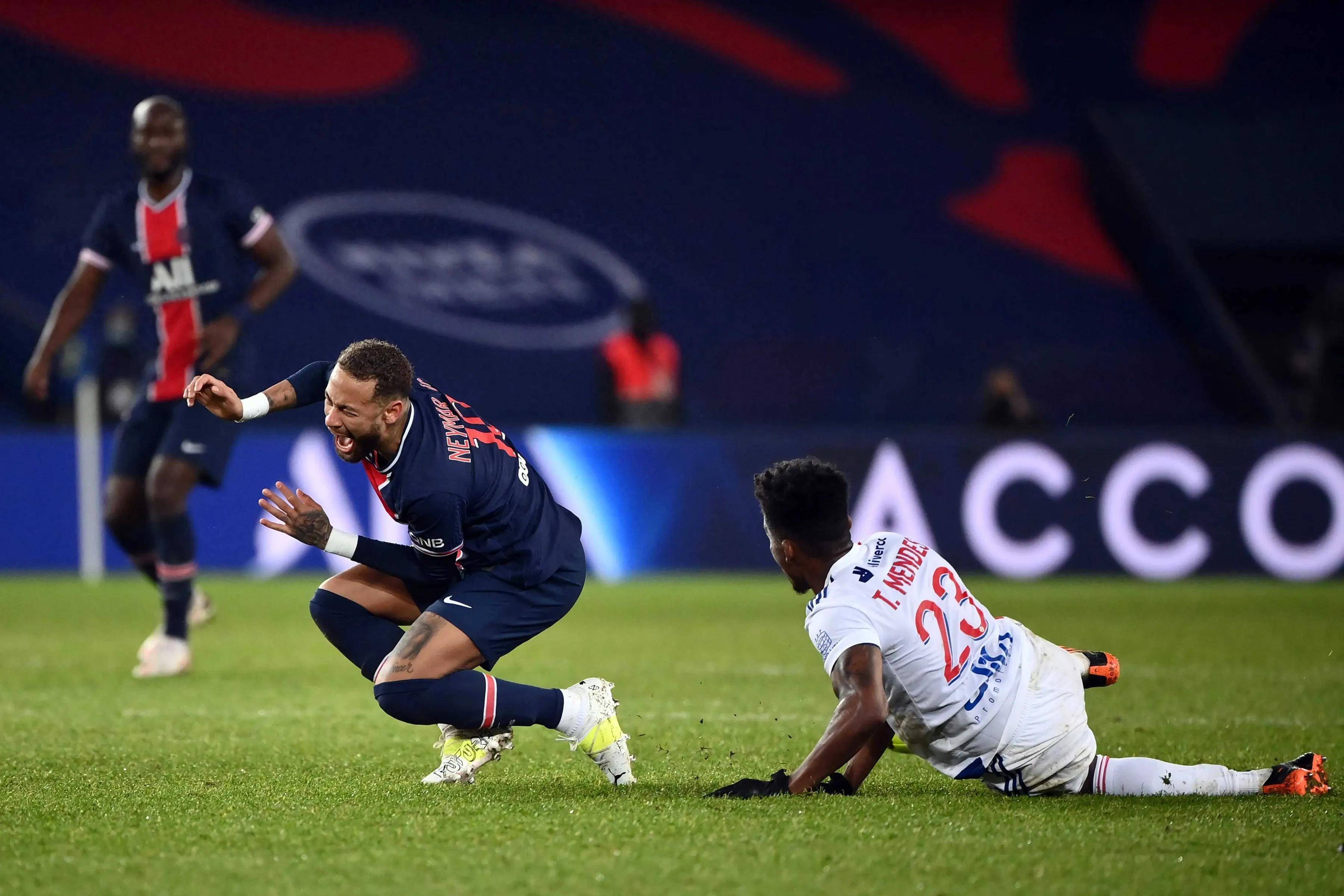 包含巴黎圣日耳曼主场取胜,领跑榜首的词条 包含巴黎圣日耳曼主场取胜,领跑榜首的词条