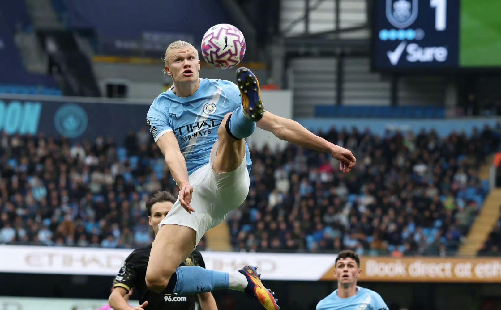 关于曼城主场失利,冠军榜单上名次下滑的信息 关于曼城主场失利,冠军榜单上名次下滑的信息