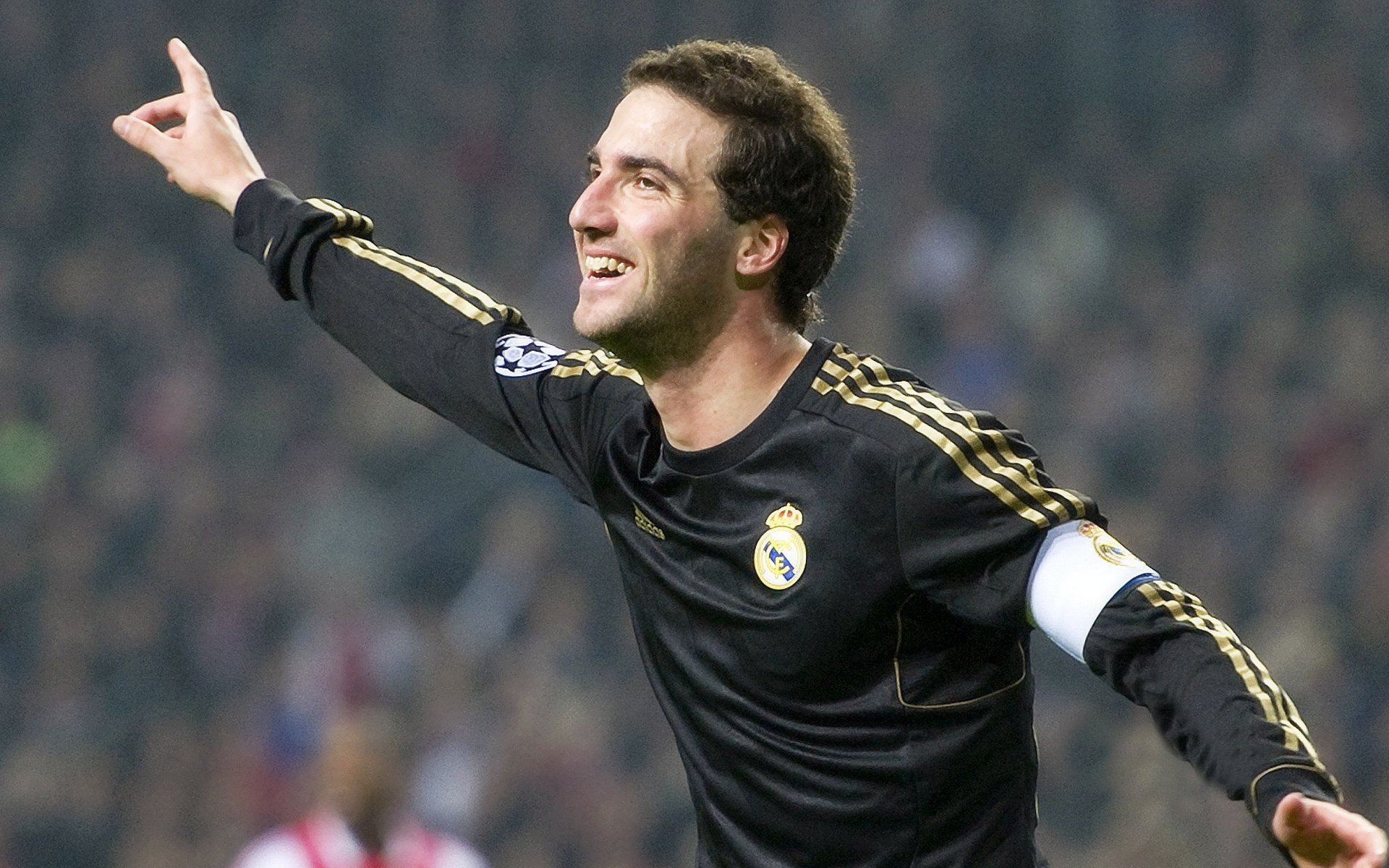 绝境蔷薇，迪马利亚撕裂里昂暗夜，勒沃库森终结者加冕